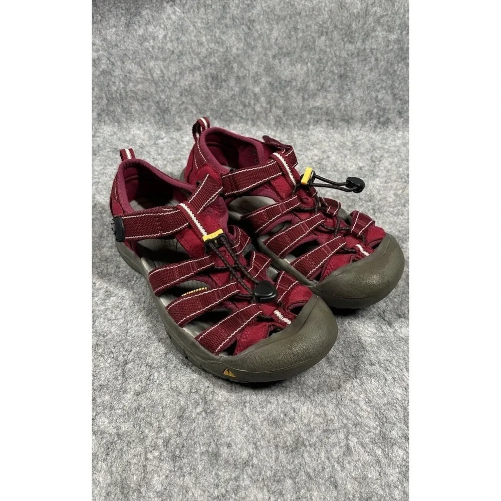 KEEN Newport H2 Shoes Women Size 6 Burgundy Waterproof Hiking Sandals